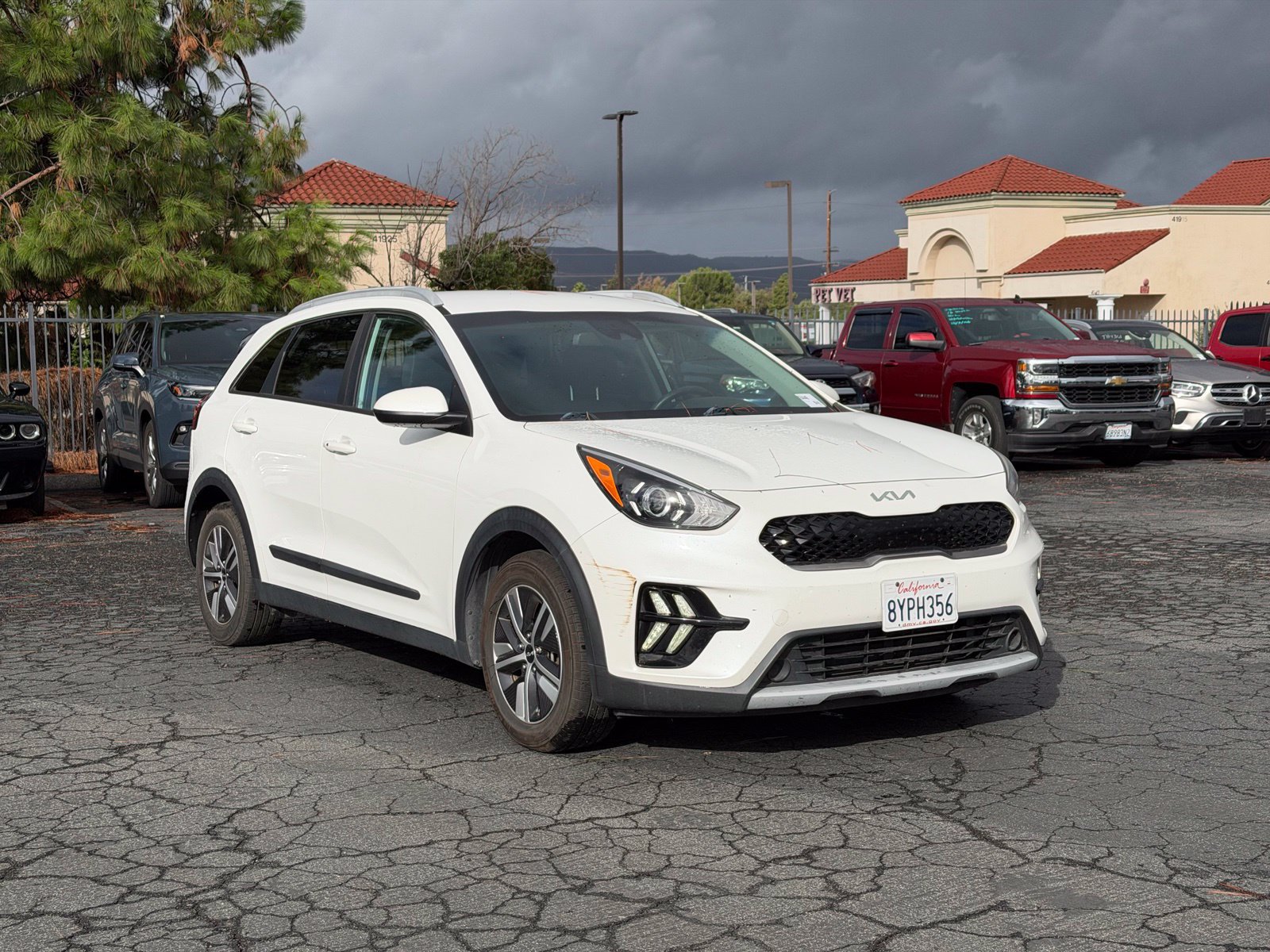 Used 2022 Kia Niro LXS FWD image 2