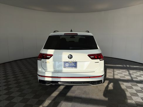 Used 2022 Volkswagen Tiguan SE R-Line AWD/4WD image 9
