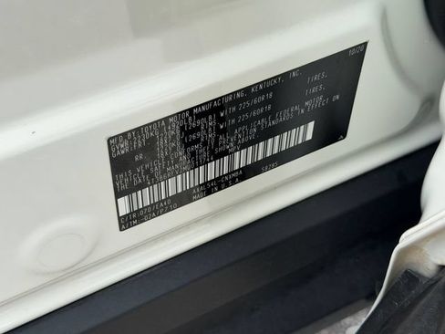 Used 2021 Toyota RAV4 XLE Premium AWD/4WD image 21