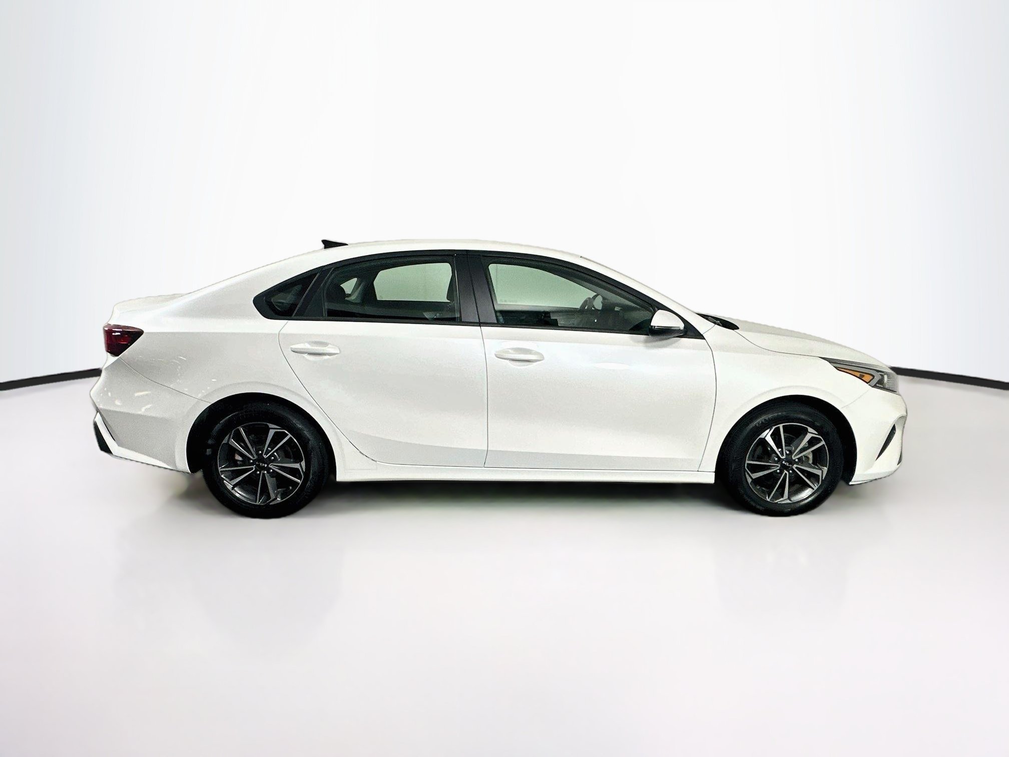 Used 2024 Kia Forte LXS w/ LXS Technology Package FWD image 10