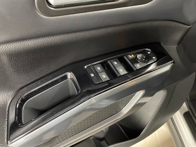 Used 2024 Nissan Pathfinder SL w/ Black Appearance Package AWD/4WD image 19