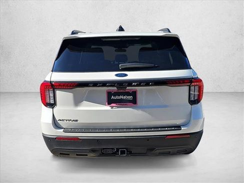 New 2026 Ford Explorer Active RWD image 4