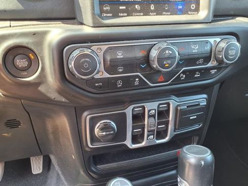 Used 2023 Jeep Gladiator Overland image 17