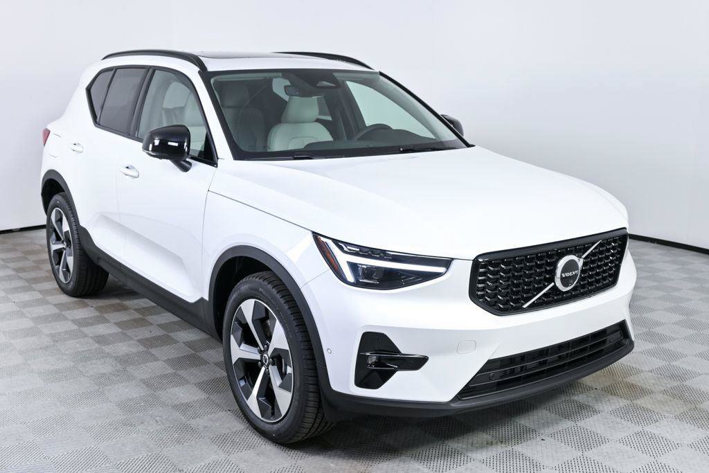 Used 2026 Volvo XC40 B5 Plus w/ Protection Package Premier AWD/4WD image 25
