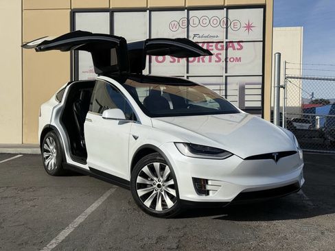Used 2020 Tesla Model X Long Range image 4