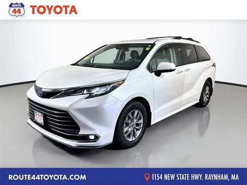 Used 2023 Toyota Sienna XLE AWD/4WD image 1