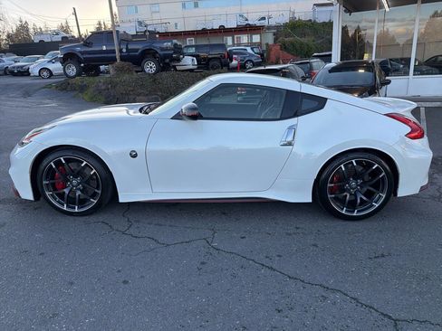 Used 2017 Nissan 370Z NISMO image 3
