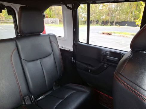Used 2017 Jeep Wrangler Unlimited Rubicon image 14