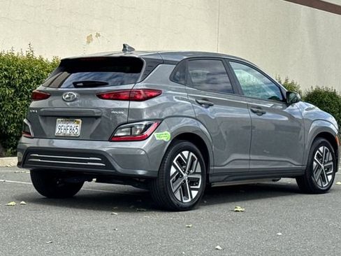 Used 2023 Hyundai Kona SE w/ Cargo Package FWD image 4