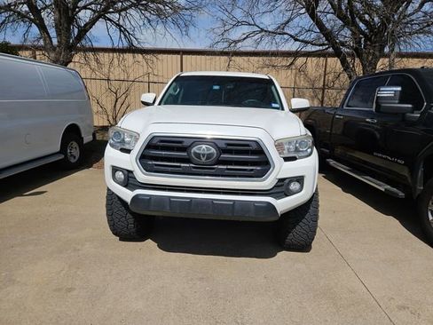Used 2018 Toyota Tacoma SR5 image 2