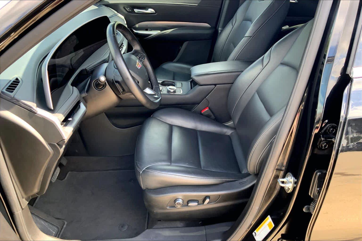 Used 2025 Cadillac XT4 Premium Luxury AWD/4WD image 8