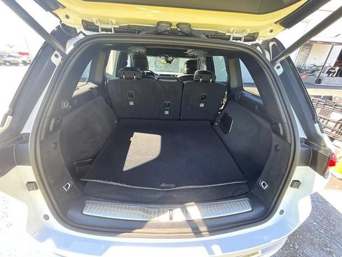 Used 2023 Jeep Grand Cherokee Summit AWD/4WD image 7