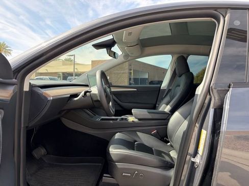 Used 2023 Tesla Model Y Long Range image 13