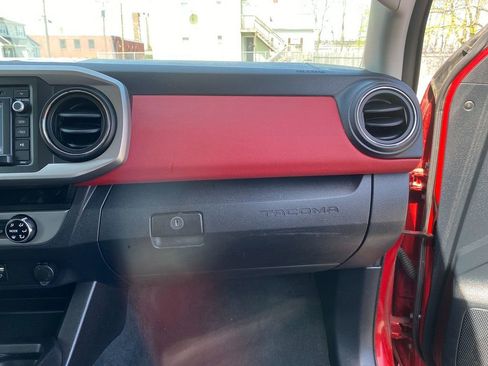 Used 2016 Toyota Tacoma SR5 image 27