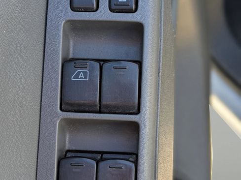 Used 2019 Nissan Frontier SV image 16