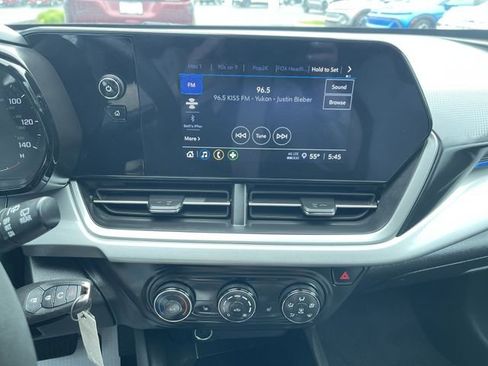 Used 2024 Chevrolet Trax LS w/ LS Convenience Package FWD image 13