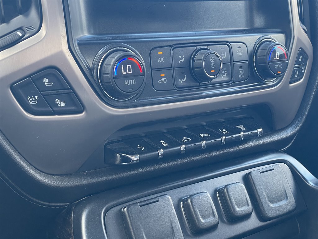 Used 2015 GMC Sierra 2500 Denali w/ Duramax Plus Package AWD/4WD image 31