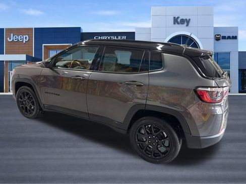 Used 2022 Jeep Compass Altitude w/ Sun and Sound Group image 4