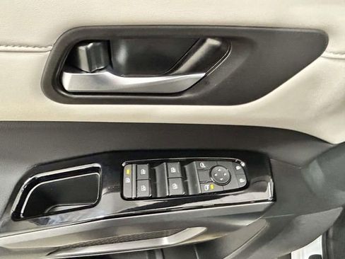 New 2026 Nissan Pathfinder SL image 13