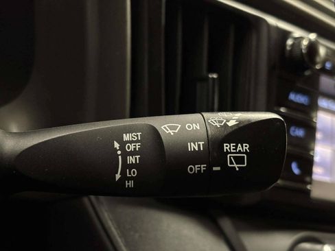Used 2018 Toyota RAV4 LE AWD/4WD image 27