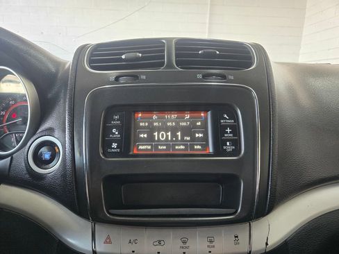 Used 2018 Dodge Journey SXT image 21