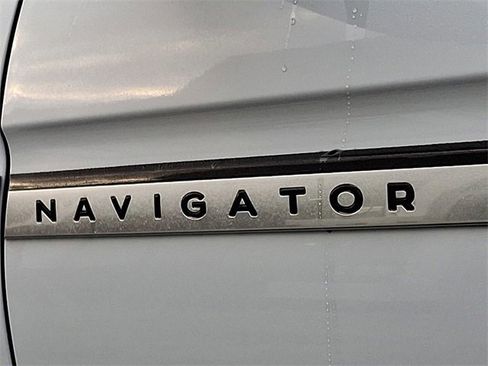 New 2025 Lincoln Navigator Reserve image 21