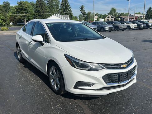 Used 2017 Chevrolet Cruze Premier FWD image 4