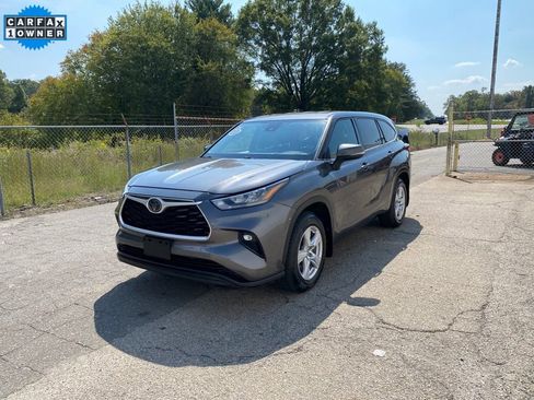 Used 2020 Toyota Highlander LE image 6