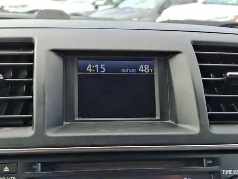 Used 2013 Toyota Highlander Plus w/ Cold Weather Pkg image 20