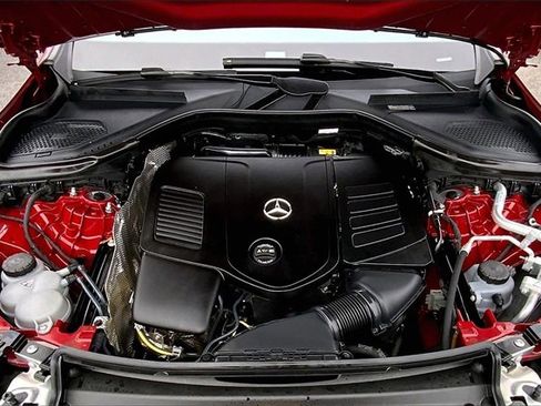 Used 2025 Mercedes-Benz GLC 300 4MATIC image 26