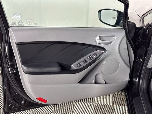 Used 2017 Kia Forte LX image 10