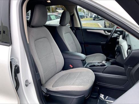 Used 2020 Ford Escape SE image 10