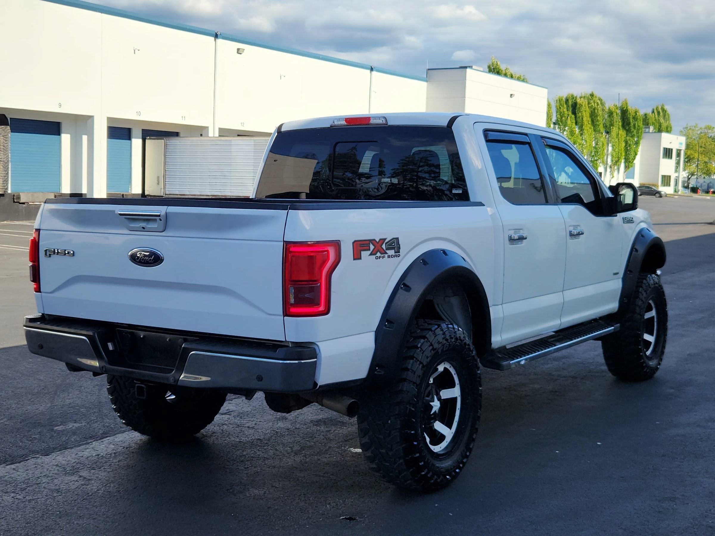 Used 2016 Ford F150 Lariat w/ Equipment Group 502A Luxury AWD/4WD image 4