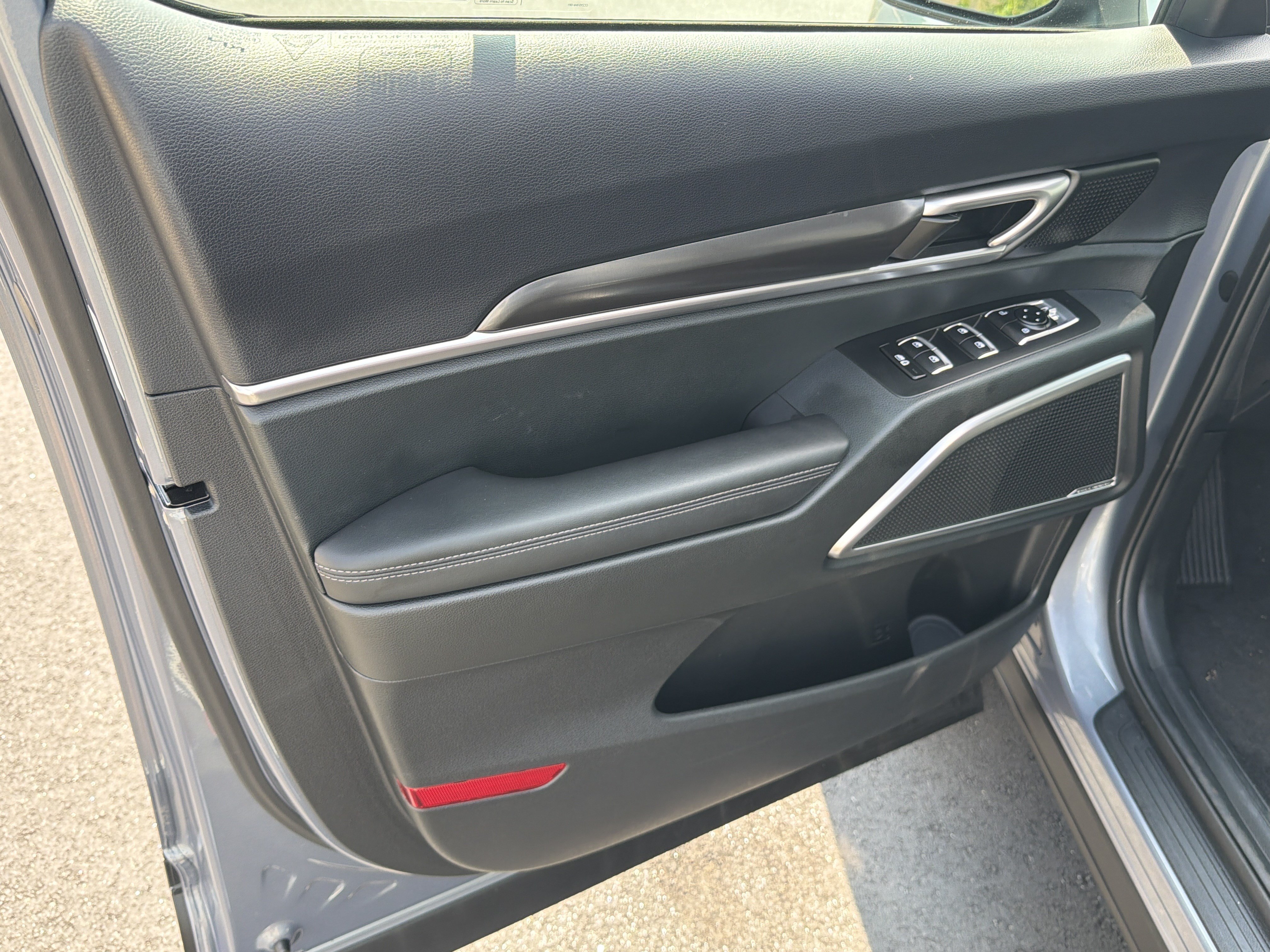 Used 2025 Kia Telluride S FWD image 10