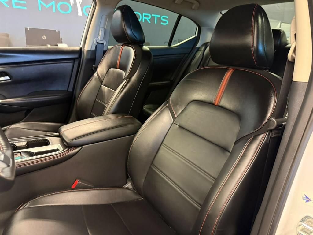 Used 2025 Nissan Sentra SR w/ SR Premium Package FWD image 10