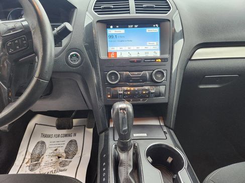 Used 2019 Ford Explorer XLT w/ Equipment Group 201A image 9