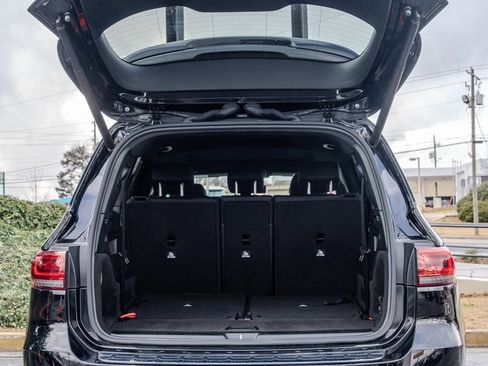 Used 2022 Mercedes-Benz GLB 250 w/ Premium Package Lite image 27