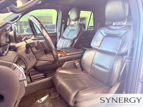 Used 2018 Lincoln Navigator Select w/ Technology Package RWD image 21