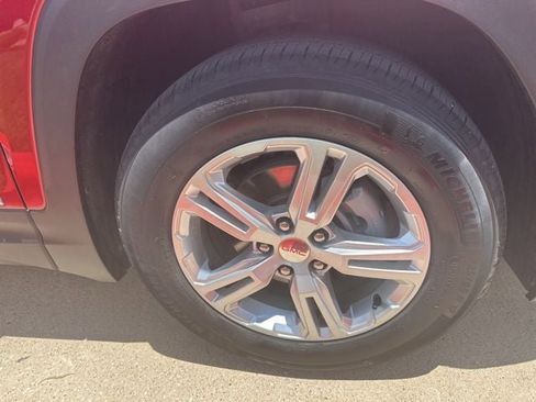Used 2024 GMC Terrain SLE FWD image 3