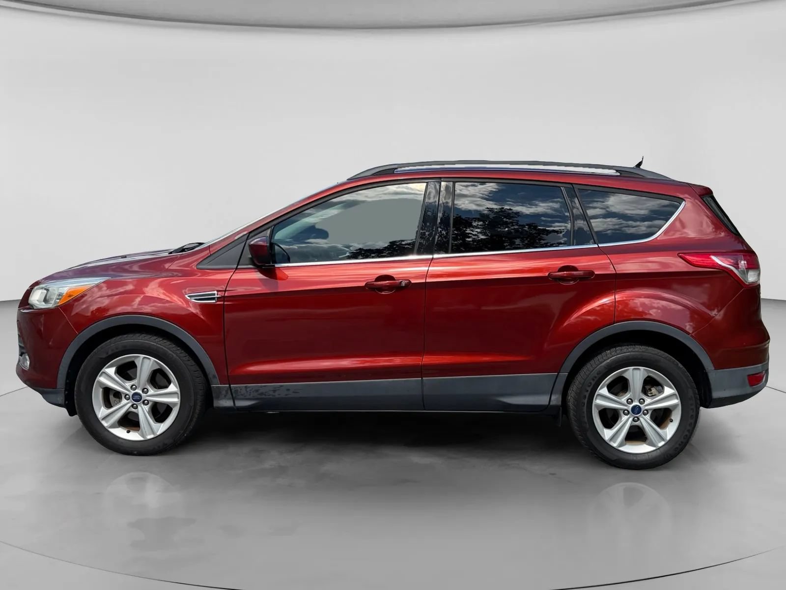 Used 2016 Ford Escape SE w/ Equipment Group 201A FWD image 2