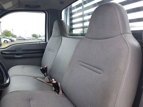 Used 2006 Ford F350 2WD Regular Cab DRW Super Duty image 12