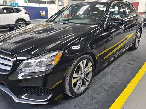 Used 2016 Mercedes-Benz E 350 4MATIC w/ Premium Package image 4
