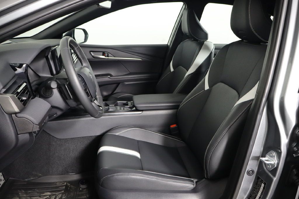 Used 2026 Toyota Camry SE w/ Convenience Package FWD image 14