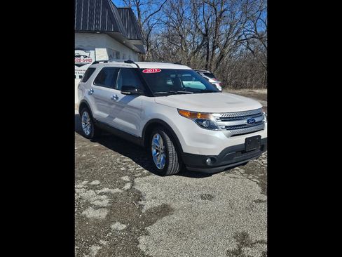 Used 2015 Ford Explorer XLT w/ Equipment Group 202A image 3