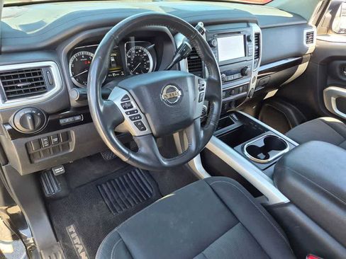 Used 2018 Nissan Titan SV w/ SV Convenience Package AWD/4WD image 4