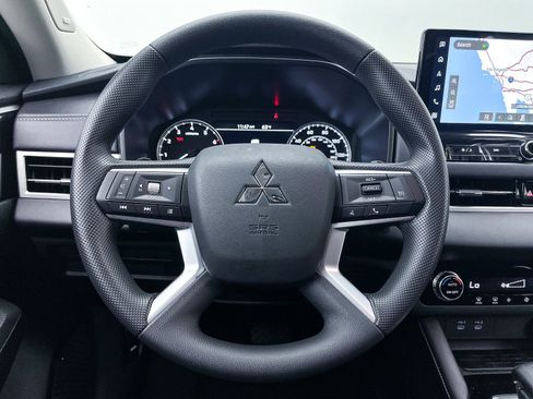 New 2025 Mitsubishi Outlander ES image 21