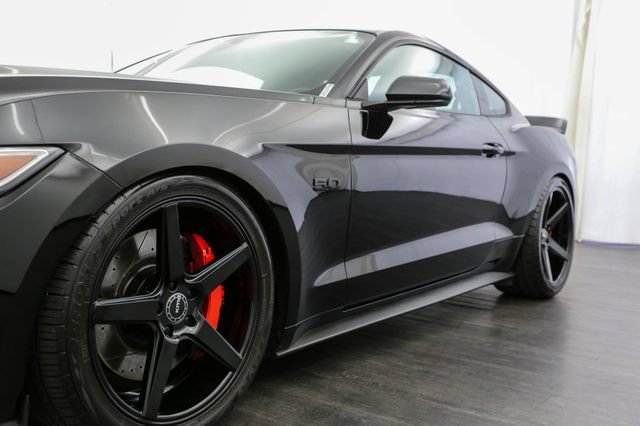 Used 2017 Ford Mustang GT Premium w/ GT Performance Package RWD image 31