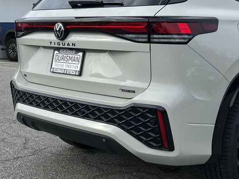 New 2026 Volkswagen Tiguan SE R-Line image 5