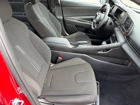 Certified 2025 Hyundai Elantra Sport FWD image 13
