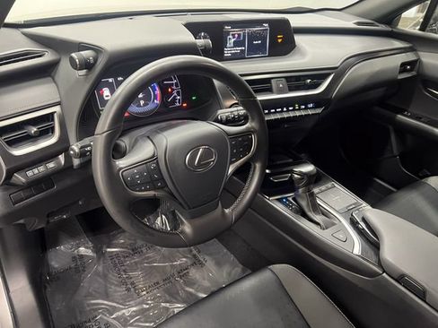 Used 2019 Lexus UX 200 w/ Accessory Package 2 FWD image 16